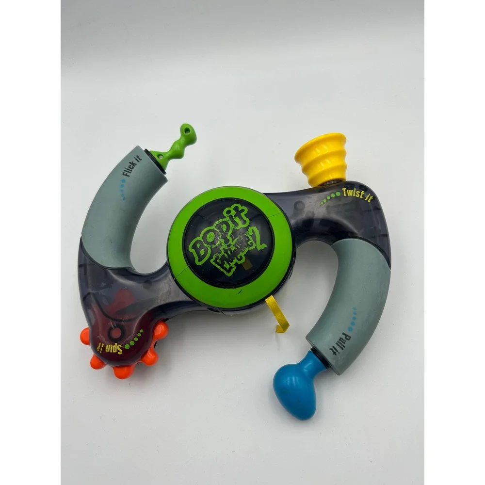Hasbro Bop It Extreme 2 Electronic Handheld Game Translucent 2002 Retro Toy